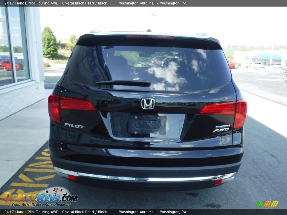 2017 Honda Pilot Touring AWD Crystal Black Pearl / Black Photo #8