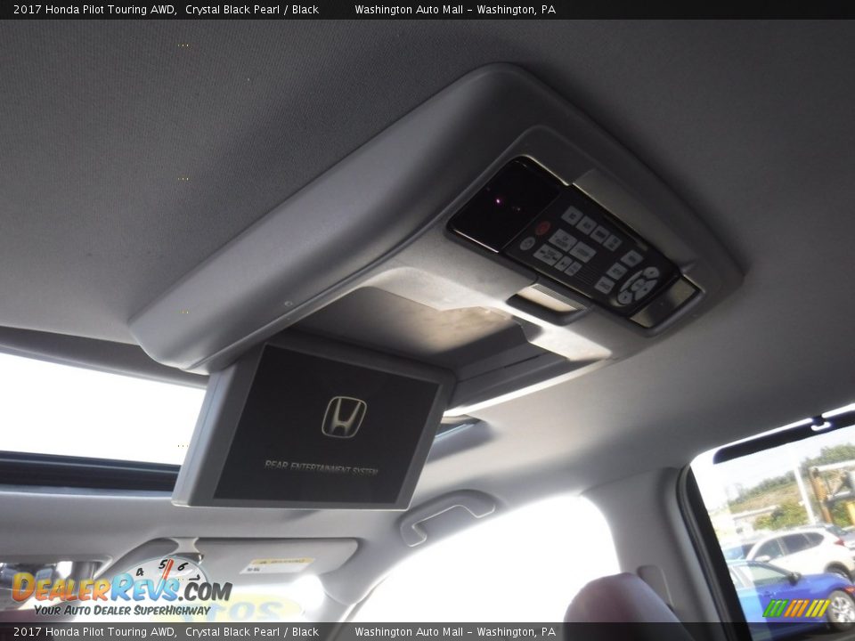 2017 Honda Pilot Touring AWD Crystal Black Pearl / Black Photo #11