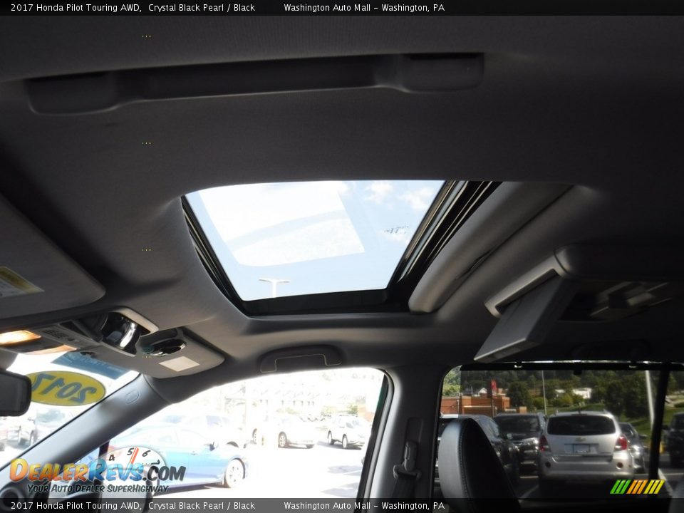 2017 Honda Pilot Touring AWD Crystal Black Pearl / Black Photo #12