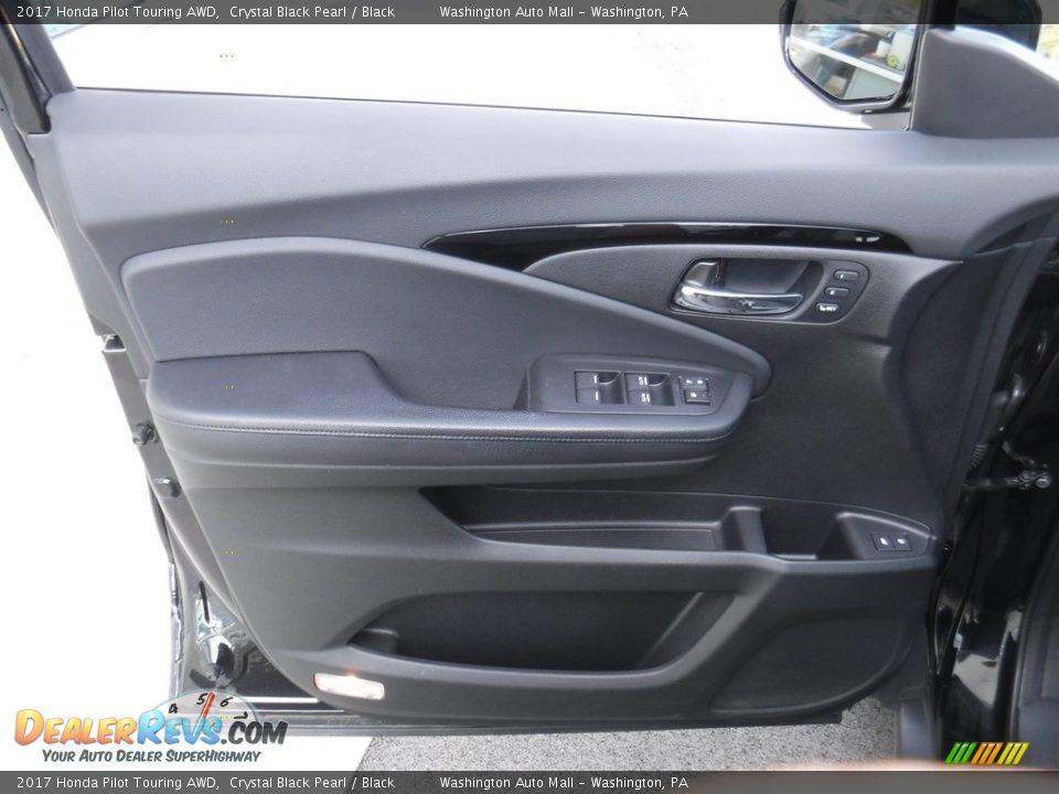 2017 Honda Pilot Touring AWD Crystal Black Pearl / Black Photo #15