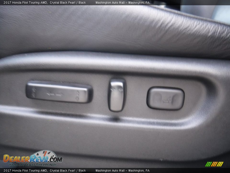 2017 Honda Pilot Touring AWD Crystal Black Pearl / Black Photo #17
