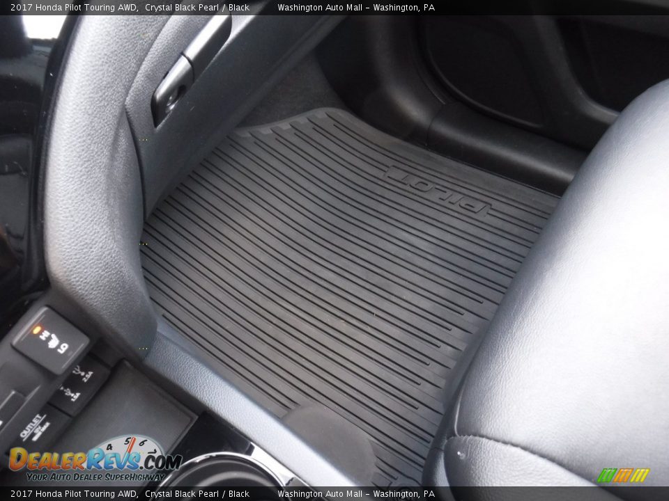 2017 Honda Pilot Touring AWD Crystal Black Pearl / Black Photo #23