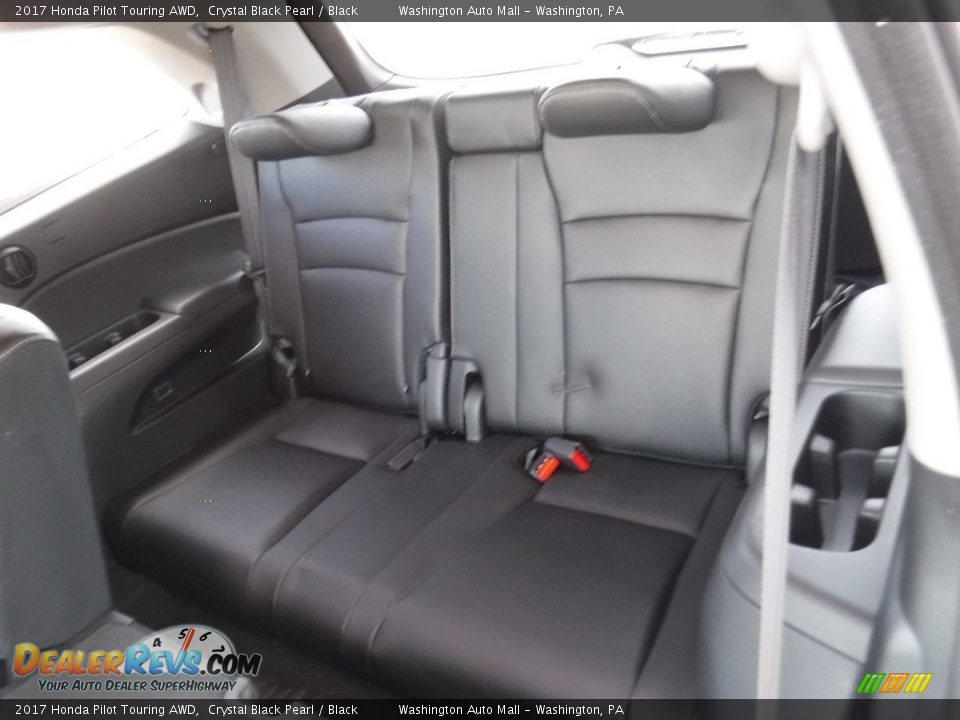 2017 Honda Pilot Touring AWD Crystal Black Pearl / Black Photo #26