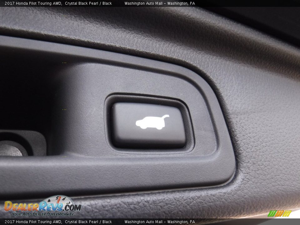2017 Honda Pilot Touring AWD Crystal Black Pearl / Black Photo #28