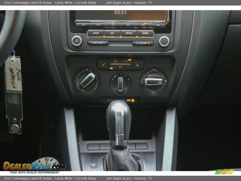 2012 Volkswagen Jetta SE Sedan Candy White / Cornsilk Beige Photo #30