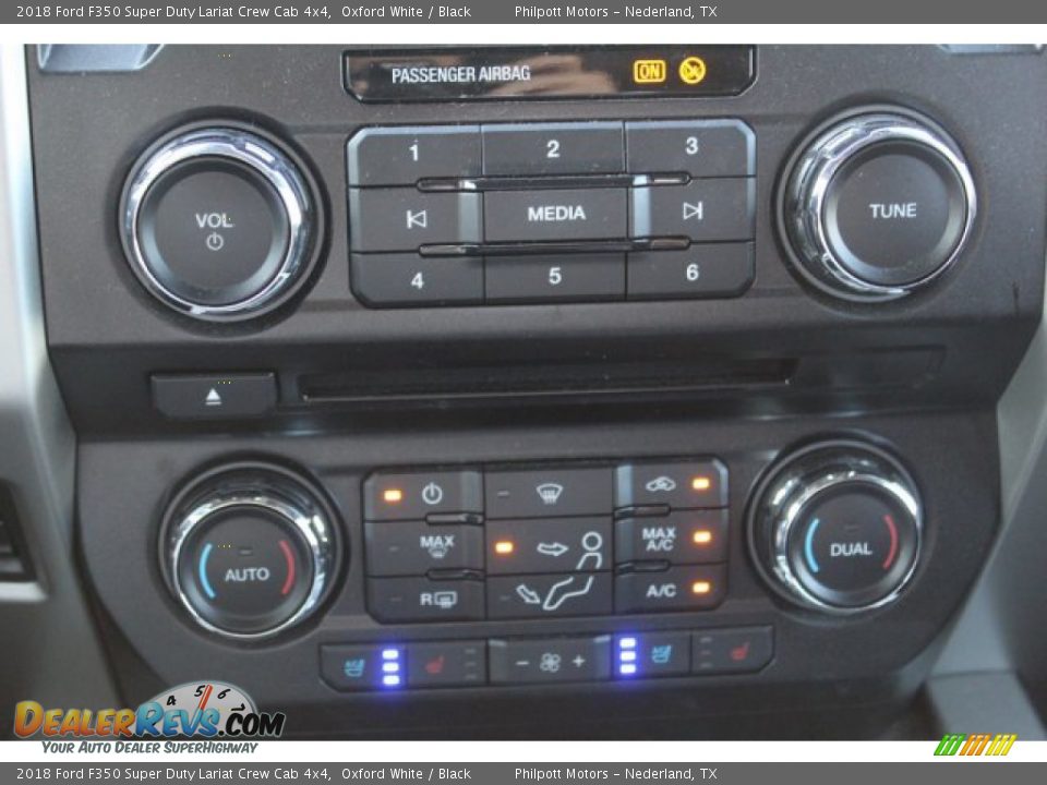 2018 Ford F350 Super Duty Lariat Crew Cab 4x4 Oxford White / Black Photo #18
