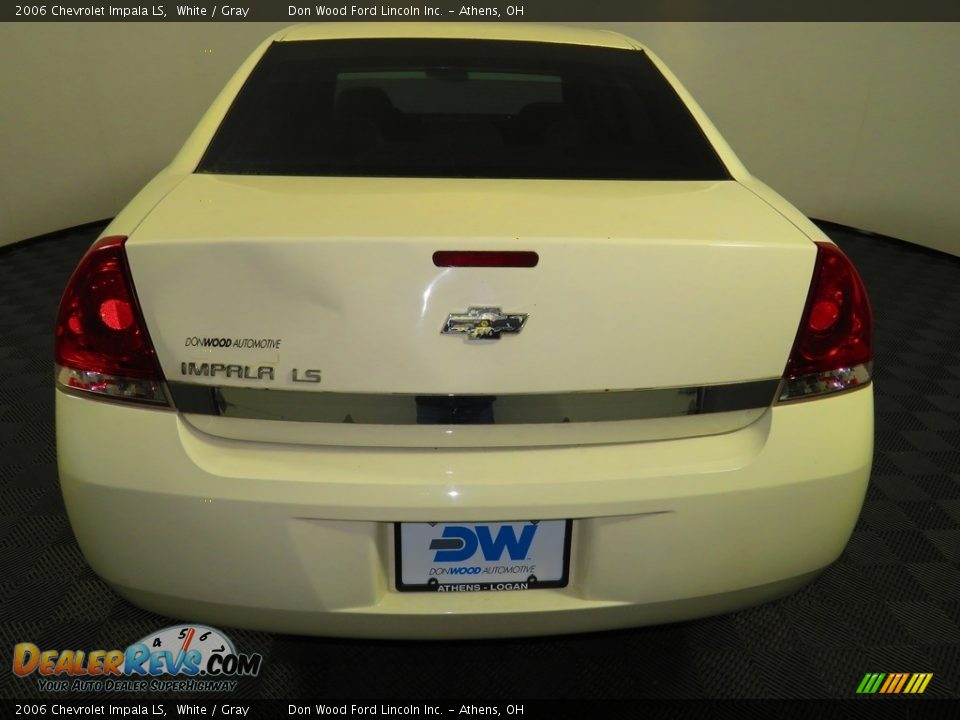 2006 Chevrolet Impala LS White / Gray Photo #11