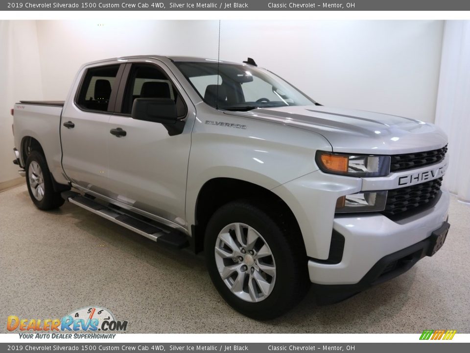 2019 Chevrolet Silverado 1500 Custom Crew Cab 4WD Silver Ice Metallic / Jet Black Photo #1