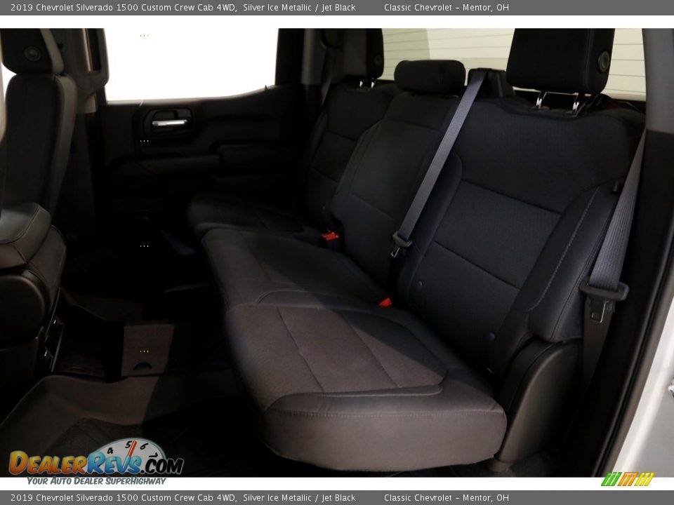 2019 Chevrolet Silverado 1500 Custom Crew Cab 4WD Silver Ice Metallic / Jet Black Photo #17