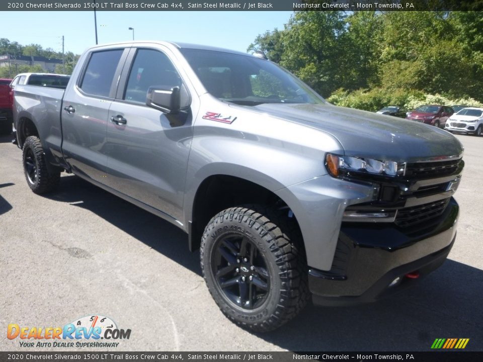 Front 3/4 View of 2020 Chevrolet Silverado 1500 LT Trail Boss Crew Cab 4x4 Photo #7