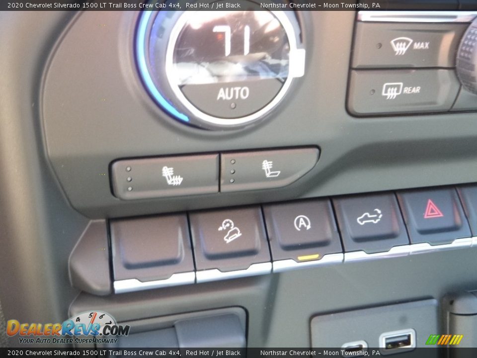 Controls of 2020 Chevrolet Silverado 1500 LT Trail Boss Crew Cab 4x4 Photo #17