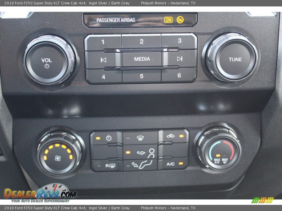 2019 Ford F350 Super Duty XLT Crew Cab 4x4 Ingot Silver / Earth Gray Photo #16