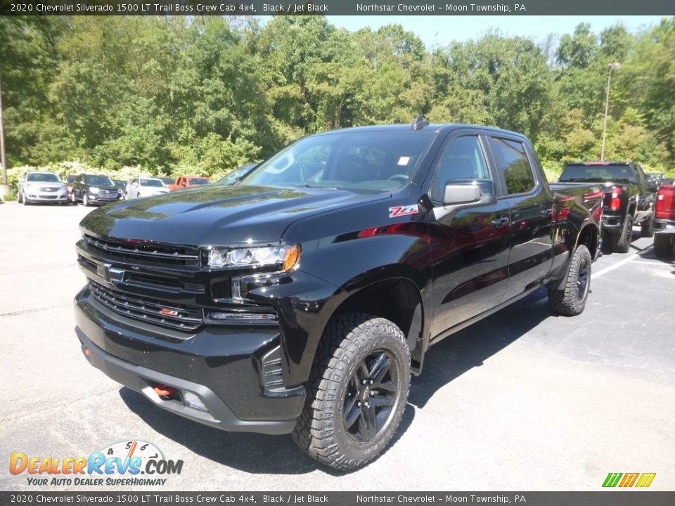 Front 3/4 View of 2020 Chevrolet Silverado 1500 LT Trail Boss Crew Cab 4x4 Photo #1