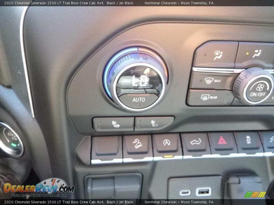 Controls of 2020 Chevrolet Silverado 1500 LT Trail Boss Crew Cab 4x4 Photo #18