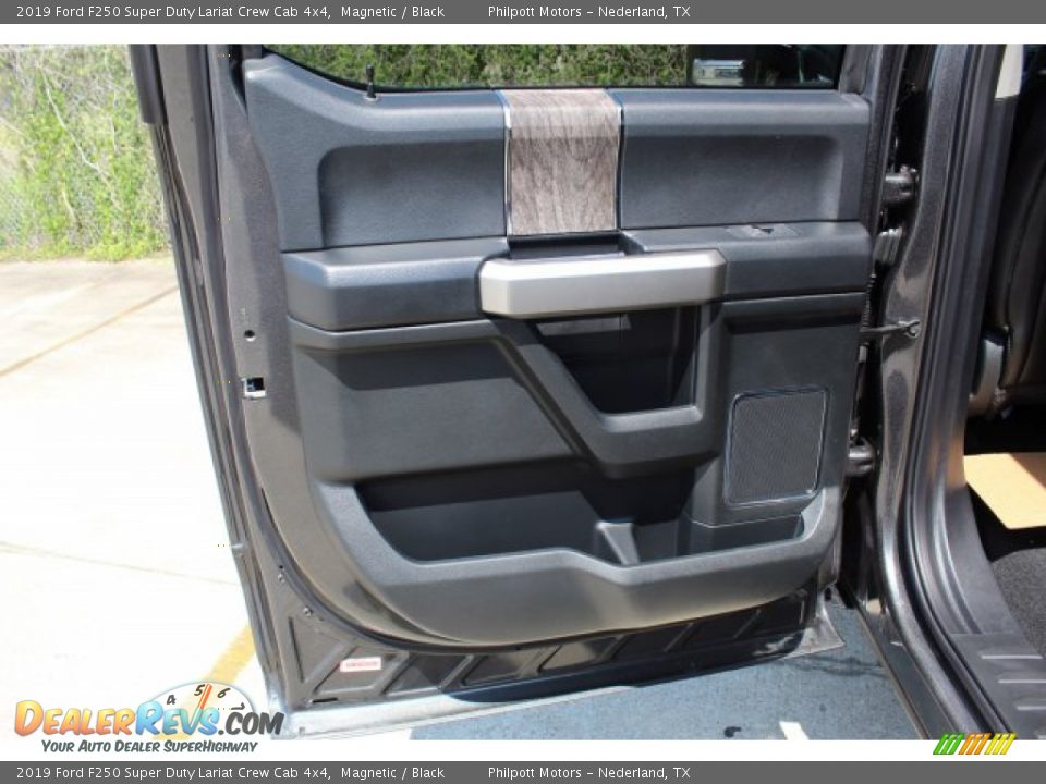 2019 Ford F250 Super Duty Lariat Crew Cab 4x4 Magnetic / Black Photo #17