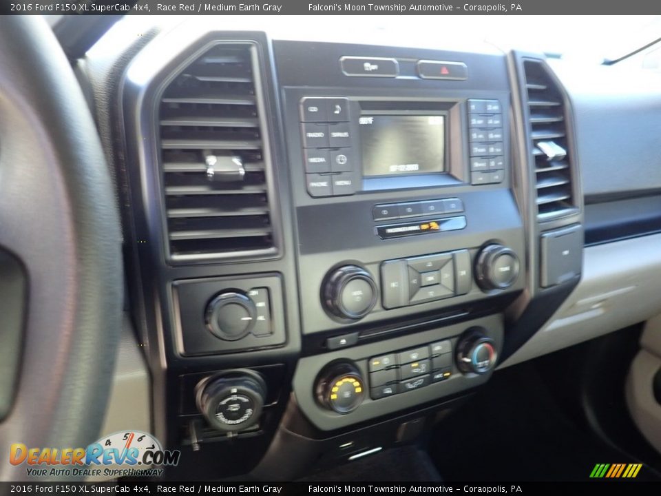 2016 Ford F150 XL SuperCab 4x4 Race Red / Medium Earth Gray Photo #17