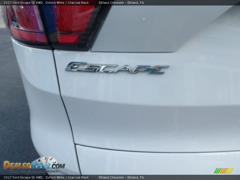 2017 Ford Escape SE 4WD Oxford White / Charcoal Black Photo #12