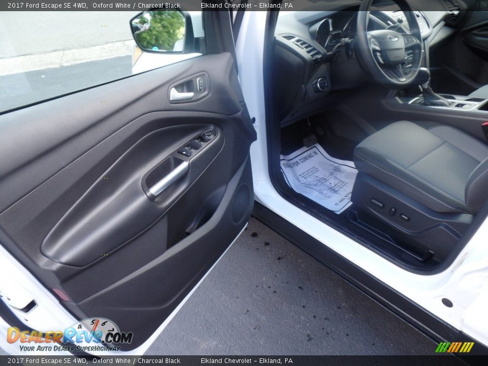 2017 Ford Escape SE 4WD Oxford White / Charcoal Black Photo #14