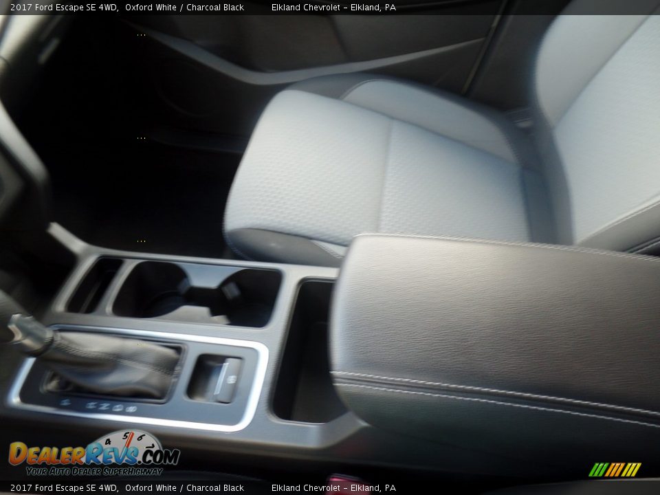 2017 Ford Escape SE 4WD Oxford White / Charcoal Black Photo #30