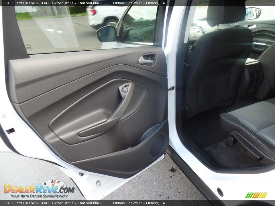 2017 Ford Escape SE 4WD Oxford White / Charcoal Black Photo #32