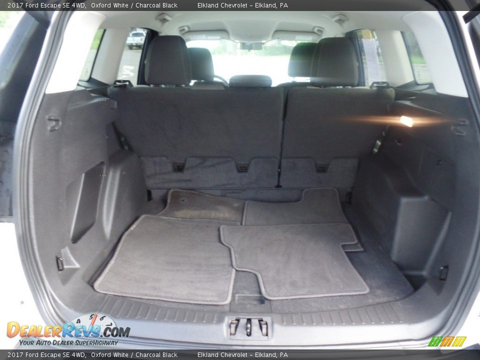 2017 Ford Escape SE 4WD Oxford White / Charcoal Black Photo #35