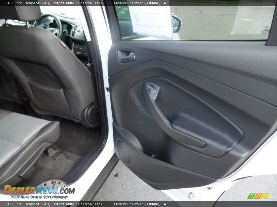 2017 Ford Escape SE 4WD Oxford White / Charcoal Black Photo #36
