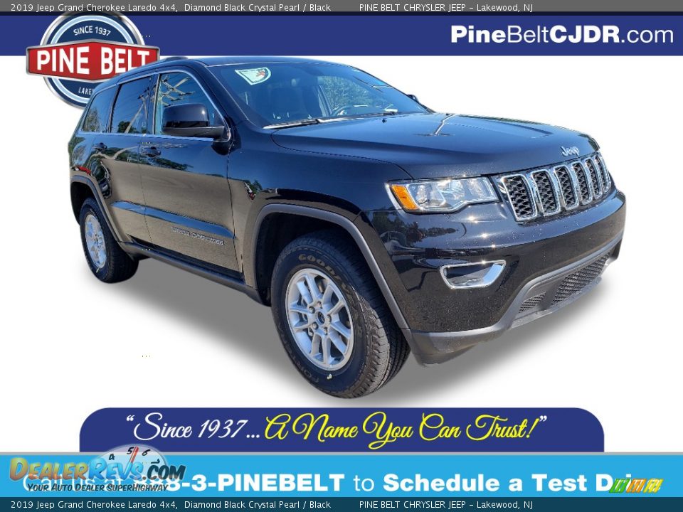 2019 Jeep Grand Cherokee Laredo 4x4 Diamond Black Crystal Pearl / Black Photo #1