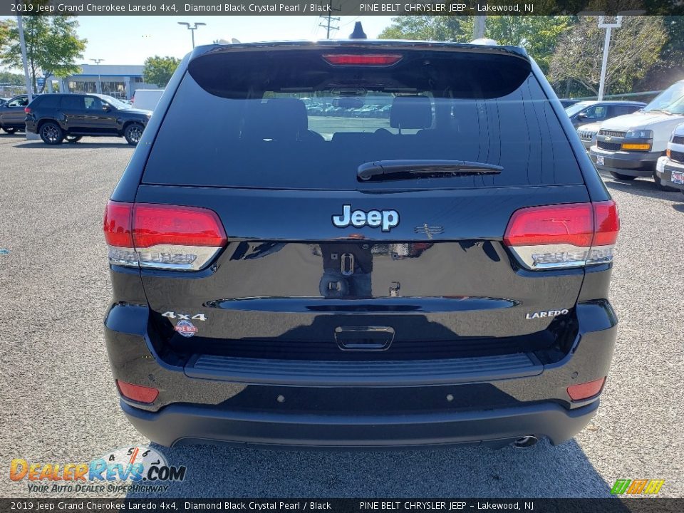 2019 Jeep Grand Cherokee Laredo 4x4 Diamond Black Crystal Pearl / Black Photo #5