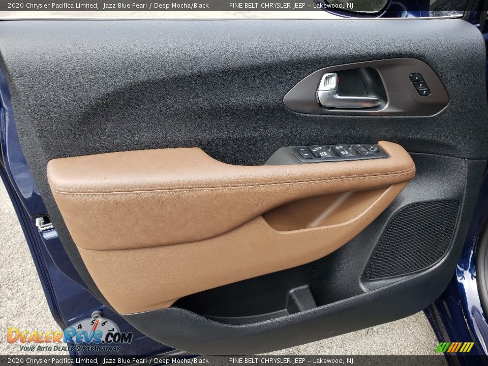 Door Panel of 2020 Chrysler Pacifica Limited Photo #8