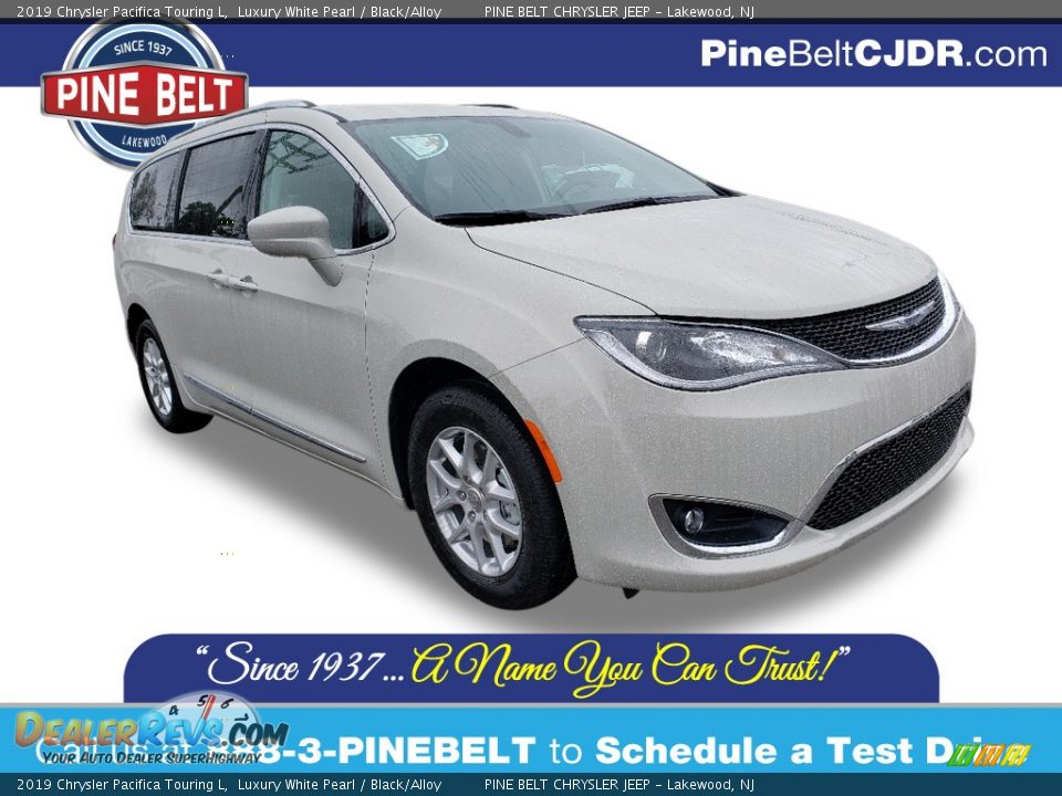 2019 Chrysler Pacifica Touring L Luxury White Pearl / Black/Alloy Photo #1