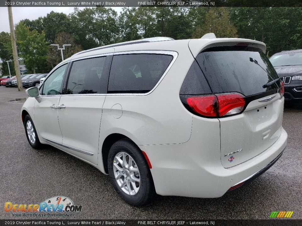 2019 Chrysler Pacifica Touring L Luxury White Pearl / Black/Alloy Photo #4