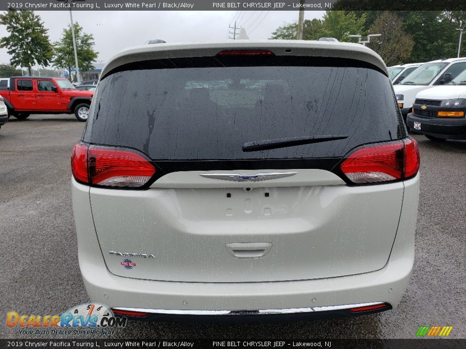2019 Chrysler Pacifica Touring L Luxury White Pearl / Black/Alloy Photo #5