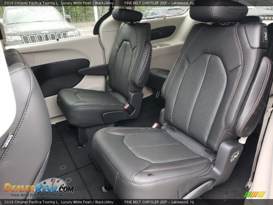 2019 Chrysler Pacifica Touring L Luxury White Pearl / Black/Alloy Photo #6