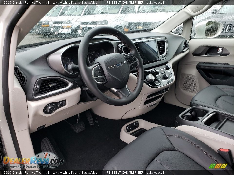 2019 Chrysler Pacifica Touring L Luxury White Pearl / Black/Alloy Photo #7
