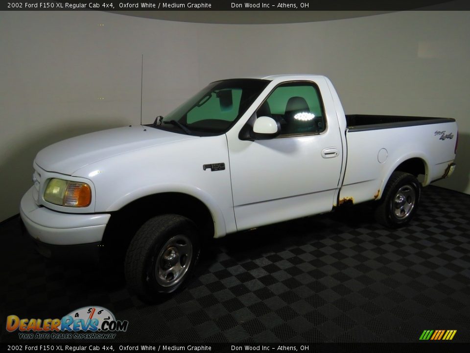 2002 Ford F150 XL Regular Cab 4x4 Oxford White / Medium Graphite Photo #5