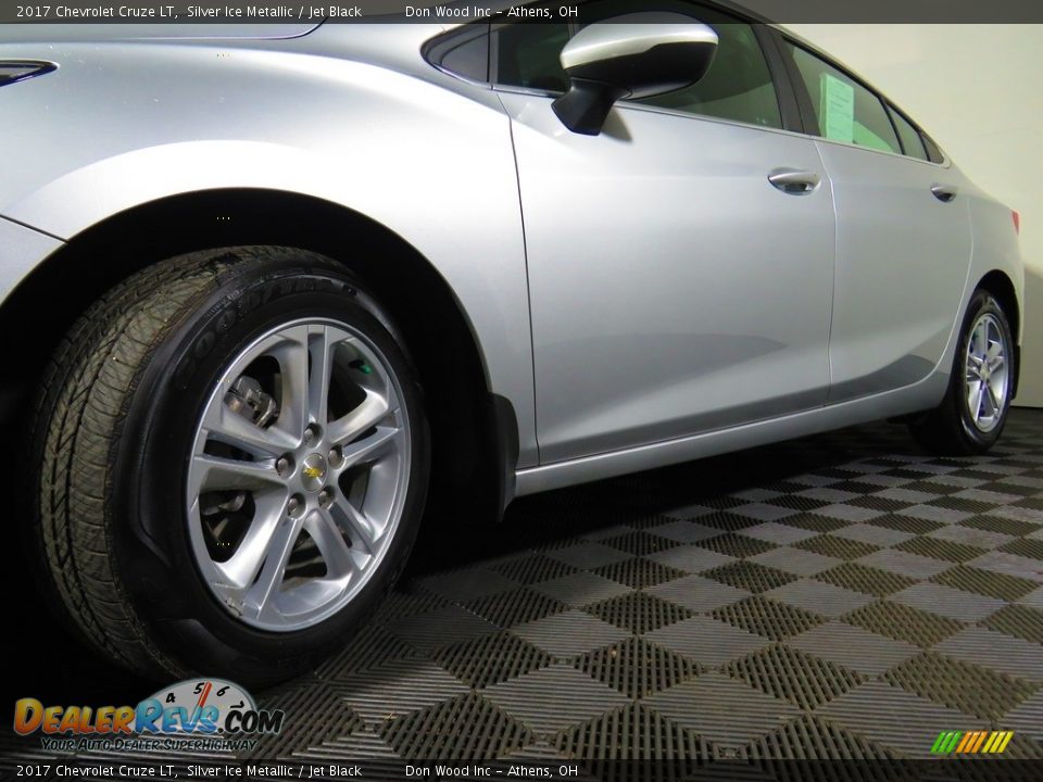 2017 Chevrolet Cruze LT Silver Ice Metallic / Jet Black Photo #8