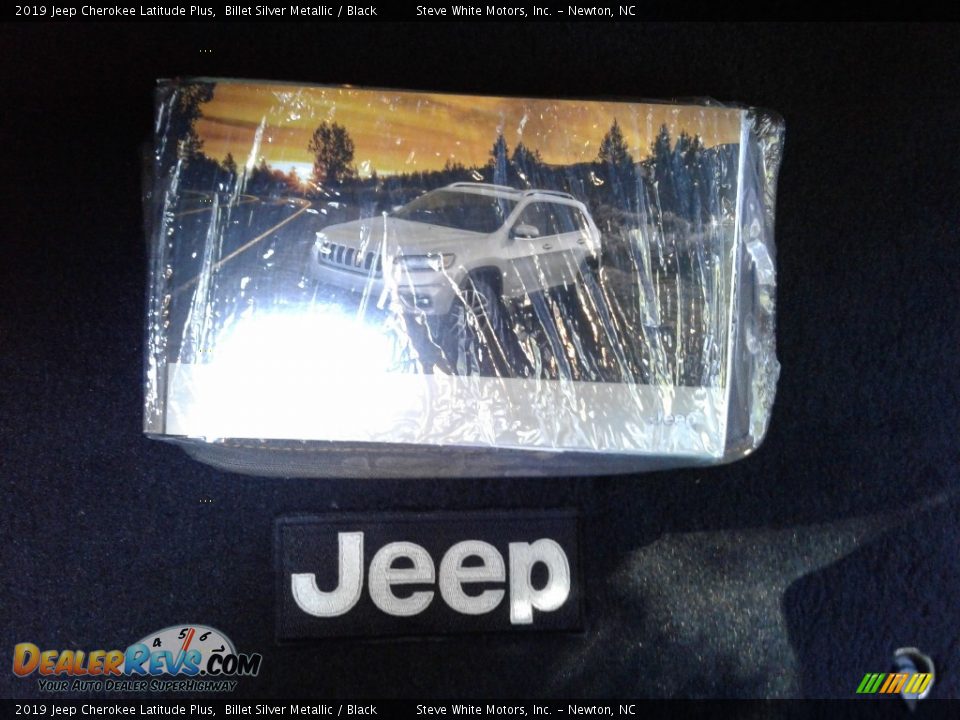 2019 Jeep Cherokee Latitude Plus Billet Silver Metallic / Black Photo #31