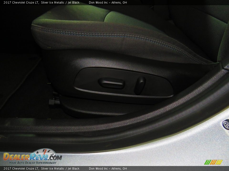 2017 Chevrolet Cruze LT Silver Ice Metallic / Jet Black Photo #18