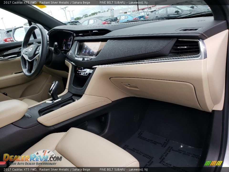 2017 Cadillac XT5 FWD Radiant Silver Metallic / Sahara Beige Photo #11