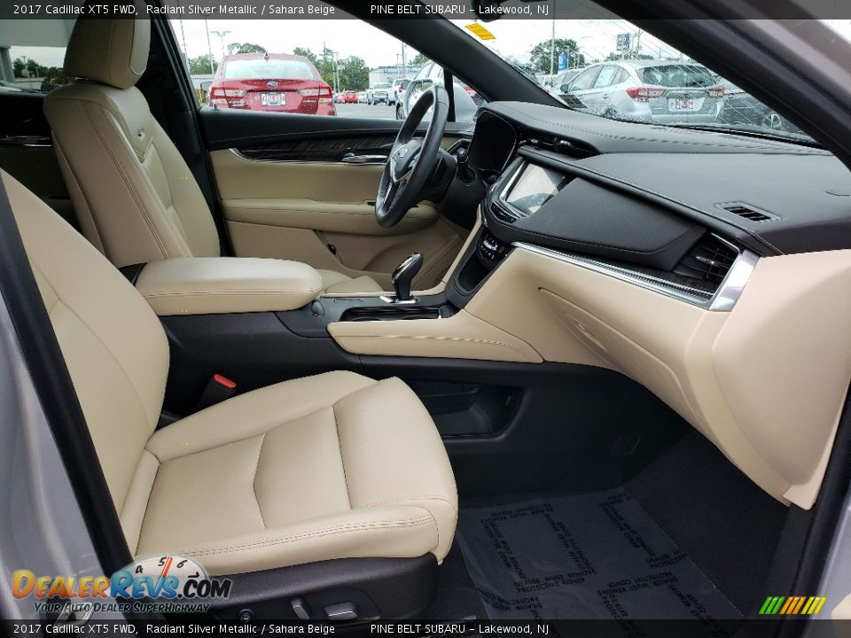 2017 Cadillac XT5 FWD Radiant Silver Metallic / Sahara Beige Photo #12