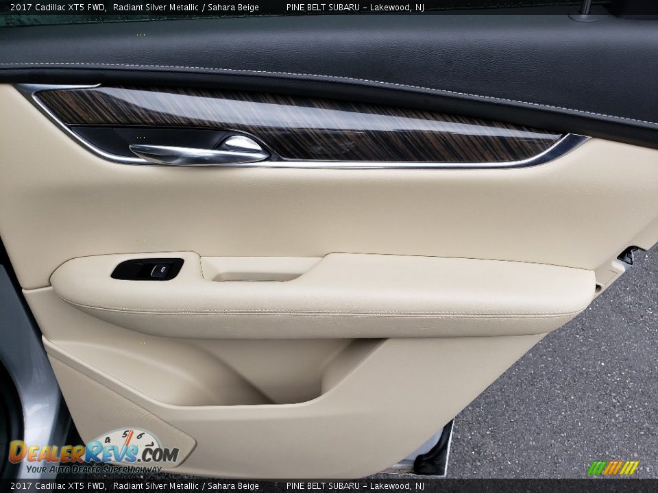 2017 Cadillac XT5 FWD Radiant Silver Metallic / Sahara Beige Photo #16