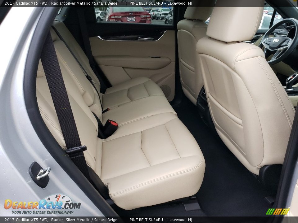 2017 Cadillac XT5 FWD Radiant Silver Metallic / Sahara Beige Photo #17