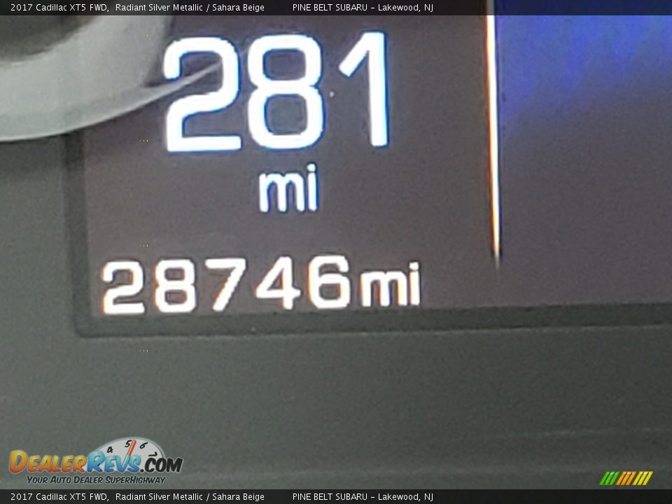 2017 Cadillac XT5 FWD Radiant Silver Metallic / Sahara Beige Photo #30