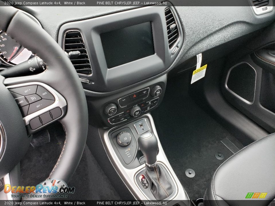 Dashboard of 2020 Jeep Compass Latitude 4x4 Photo #10