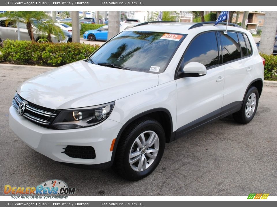 2017 Volkswagen Tiguan S Pure White / Charcoal Photo #4