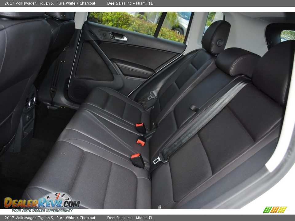 2017 Volkswagen Tiguan S Pure White / Charcoal Photo #11