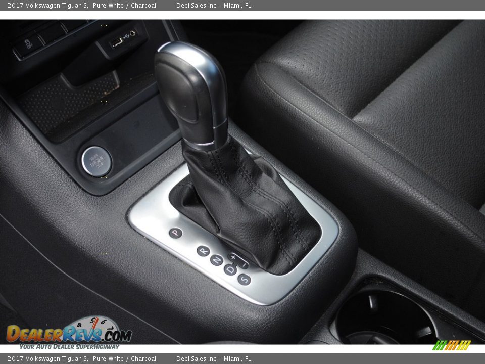 2017 Volkswagen Tiguan S Pure White / Charcoal Photo #13