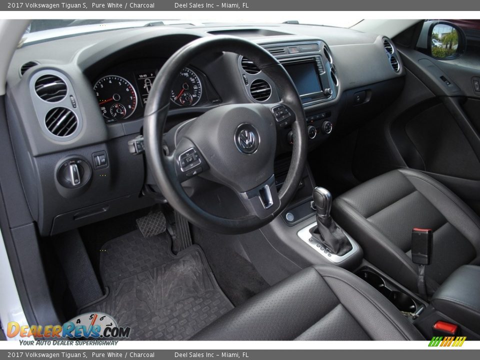 2017 Volkswagen Tiguan S Pure White / Charcoal Photo #14
