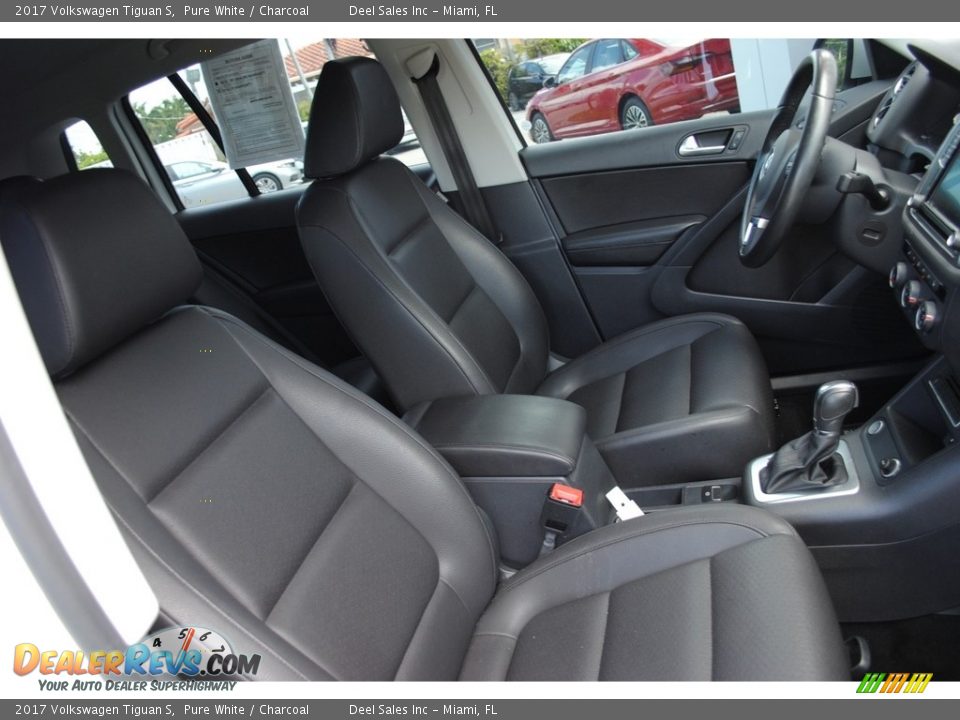 2017 Volkswagen Tiguan S Pure White / Charcoal Photo #17