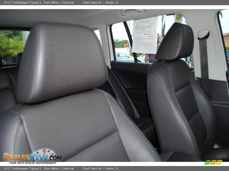 2017 Volkswagen Tiguan S Pure White / Charcoal Photo #18